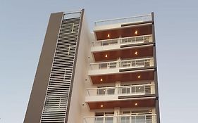 Dpto de balcón muy completo en ubicación ideal